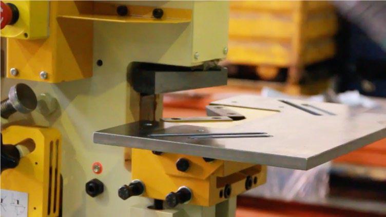 Hydraulic ironworker machine