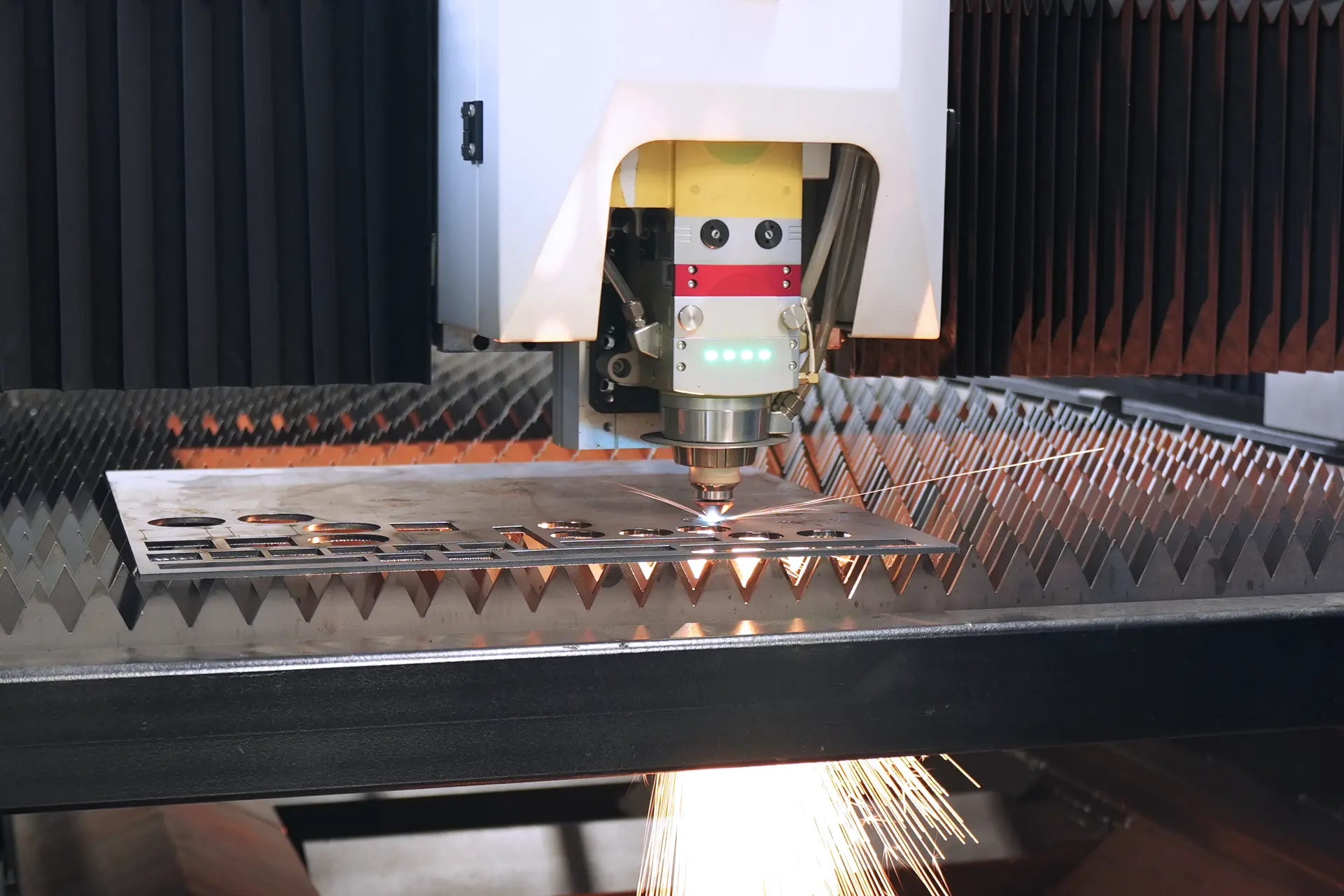 Auto Focusing Laser Head