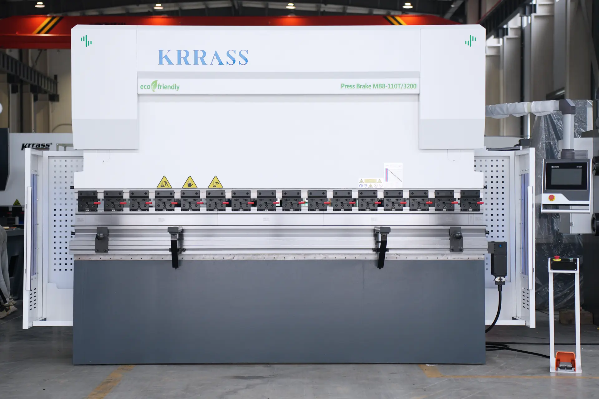 CNC Press Brake MB8-110T3200 3+1 Axis With DELEM DA53T controller - Pictures 9 Front of the fuselage