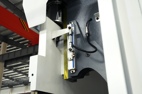 Hybrid CNC Press Brake, 110Ton Sheet Metal Press Brake, DELEM DA58T 2D Controller - Pictures 12 PBS-110T2500-DA58T Fagor Grating Ruler