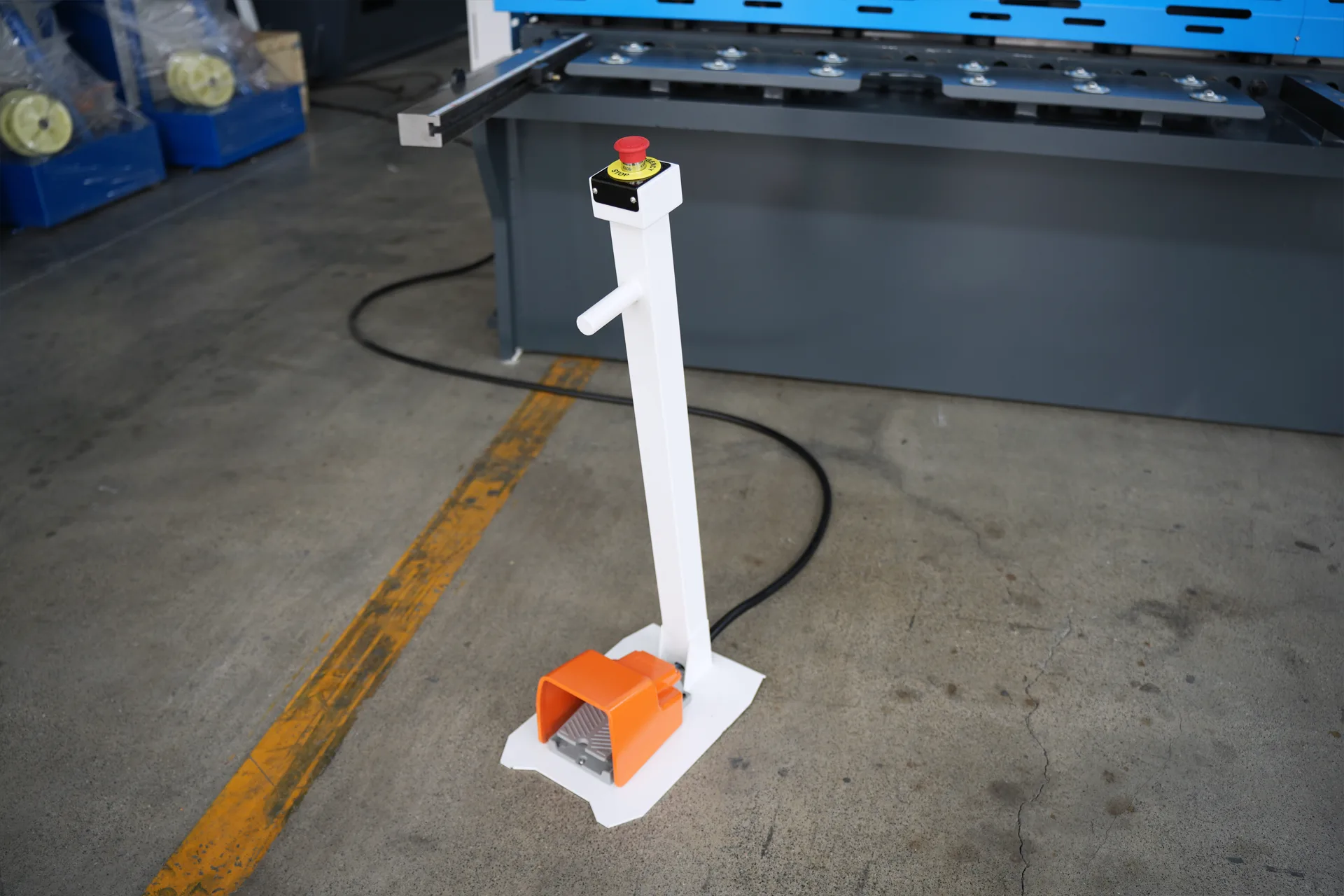 QC12K-6X3200 With ESTUN E21S Hydraulic Shearing Machine - pedal switch​