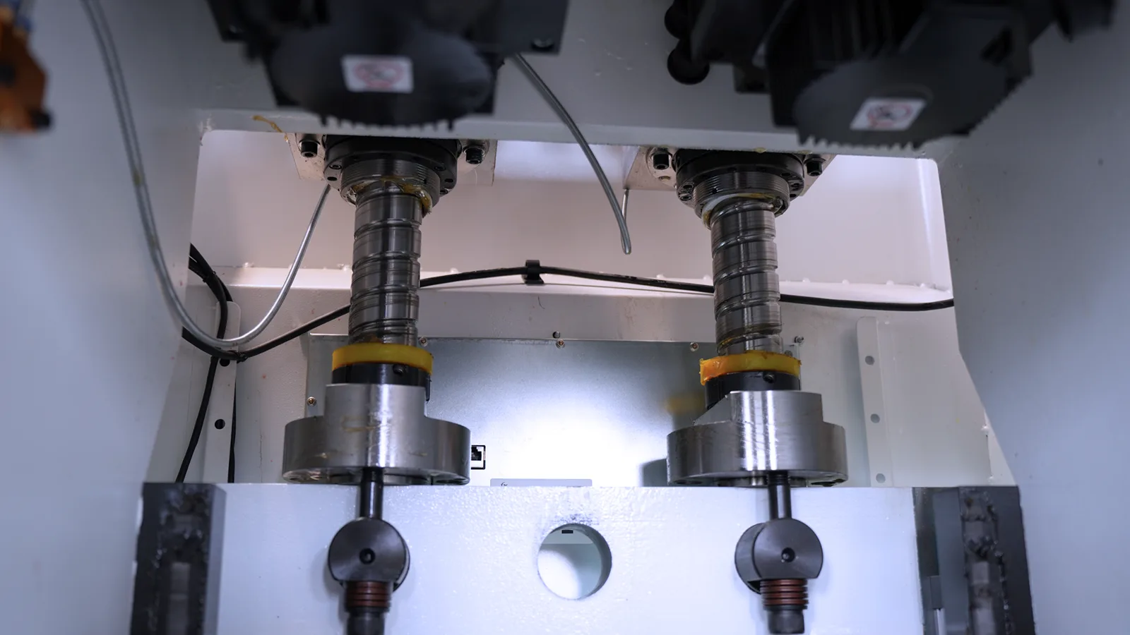 Why Choose a Servo Electric Press Brake? Key Benefits and Advantages - Pictures 5 The EPP series servo electric press brake